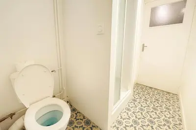 Salle de bains dans l'établissement T2 confortable et bien agencé dans un cadre calme - 417 Elbeuf 2
