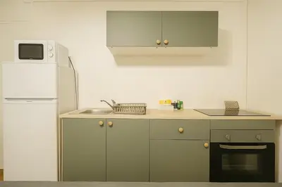Cuisine ou kitchenette dans l'établissement T2 confortable et bien agencé dans un cadre calme - 417 Elbeuf 2