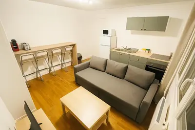 Cuisine ou kitchenette dans l'établissement T2 confortable et bien agencé dans un cadre calme - 417 Elbeuf 2
