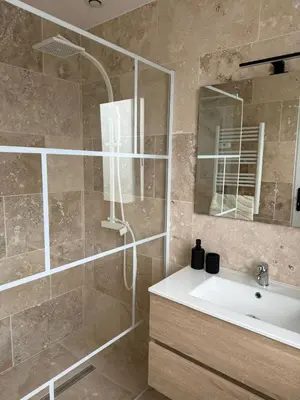 Salle de bains dans l'établissement Le Prestige - T2 Neuf et Equipé