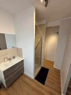 Salle de bains dans l'établissement Les meublés de l Etoile