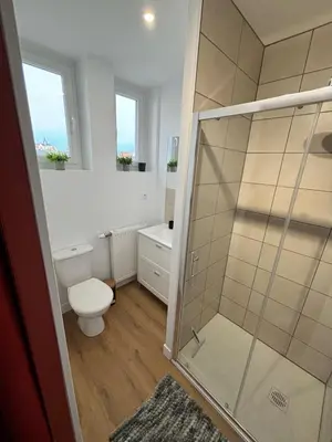 Salle de bains dans l'établissement Les meublés de l Etoile