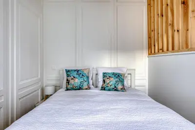 Un ou plusieurs lits dans un hébergement de l'établissement Blue Bird charmant studio avec place de parking !