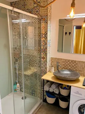 Salle de bains dans l'établissement Appartement T2 40m2 coeur de Rouen Front de Seine