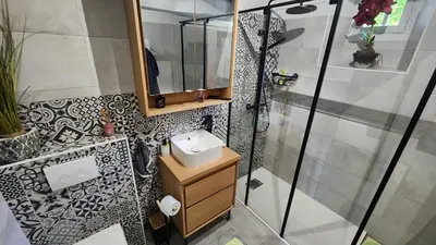 Salle de bains dans l'établissement Le presbytère de Bueil - Gite 8 pers - 5 couchages