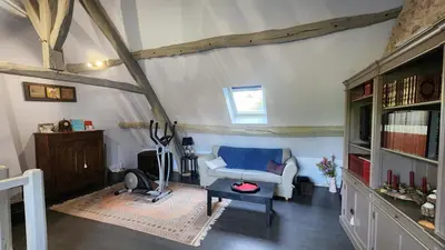 Coin salon dans l'établissement Le presbytère de Bueil - Gite 8 pers - 5 couchages