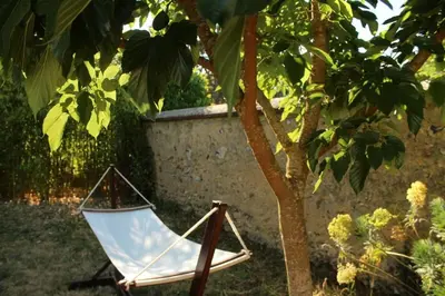 Jardin de l'établissement Gîte des Preaux in Pacy near Giverny