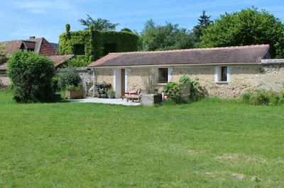 Jardin de l'établissement Gîte des Preaux in Pacy near Giverny