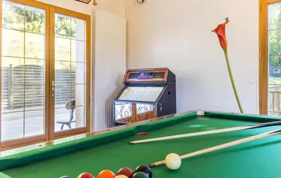Billard dans l'établissement Amazing Home In Acquigny