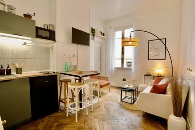 Cuisine ou kitchenette dans l'établissement Le 38 F2 de charme rénové proche Vieux-Marché