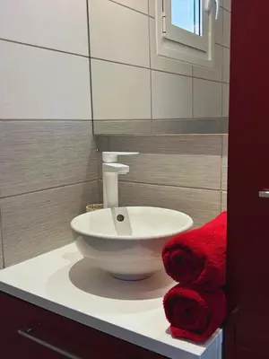Salle de bains dans l'établissement Le cocon bleu, duplex cosy et lumineux