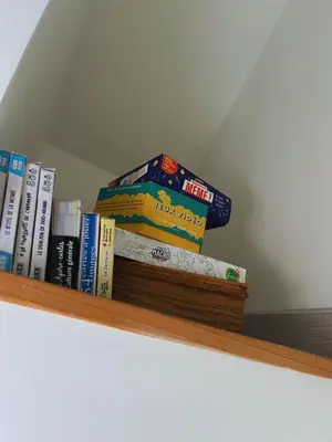 Bibliothèque dans l'appartement