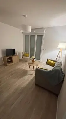 Télévision ou salle de divertissement dans l'établissement Cosy Diem Franconville