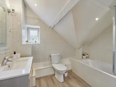 Salle de bains dans l'établissement Holiday Home La Musardière by Interhome