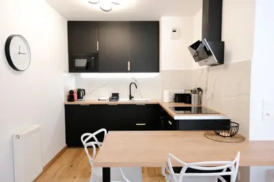 Cuisine ou kitchenette dans l'établissement Rouen Gare centre Ménage et linge inclus
