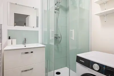 Salle de bains dans l'établissement Grand Appart 4 Chambres avec Cinéma dans Rouen Centre