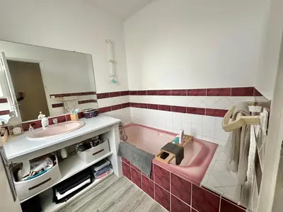 Salle de bains dans l'établissement Maison avec jardin - 10 min de Rouen