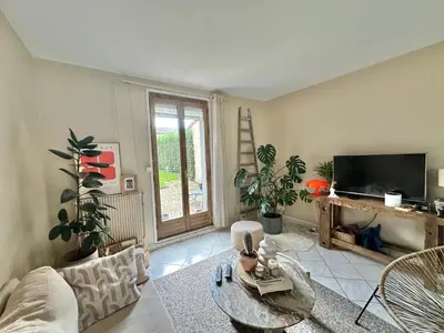 Télévision ou salle de divertissement dans l'établissement Maison avec jardin - 10 min de Rouen