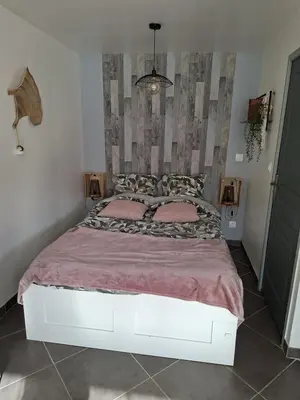 Un ou plusieurs lits dans un hébergement de l'établissement Studio Cozy