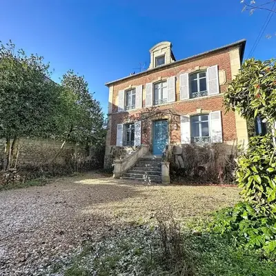 Charming bourgeois house – Précy town centre