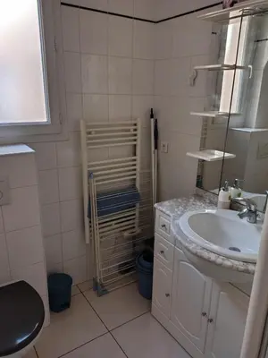 Salle de bains dans l'établissement Prieuré Maisons-Laffitte