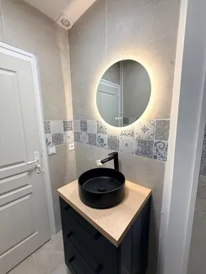 Salle de bains dans l'établissement La Maison Mantaise