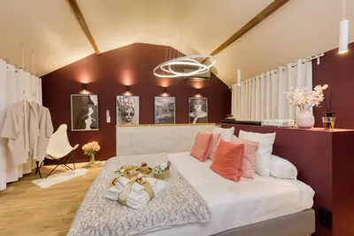 Un ou plusieurs lits dans un hébergement de l'établissement Chambre XXL, Luxueux, Home Cinéma, Jardin
