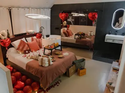 Un ou plusieurs lits dans un hébergement de l'établissement Chambre XXL, Luxueux, Home Cinéma, Jardin