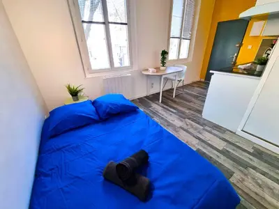 Cuisine ou kitchenette dans l'établissement Votre pied-à-terre idéal proche gare de Rouen