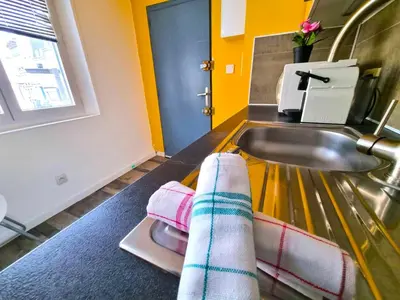 Cuisine ou kitchenette dans l'établissement Votre pied-à-terre idéal proche gare de Rouen