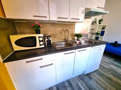 Cuisine ou kitchenette dans l'établissement Votre pied-à-terre idéal proche gare de Rouen