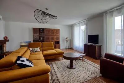 Télévision ou salle de divertissement dans l'établissement Maison 5 Ch - Familles & Pros - Quartier Premium