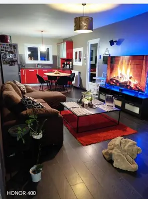 Coin salon dans l'établissement La Cachette Maison 6 personnes 3 chambres avec jardin
