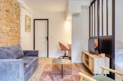 Coin salon dans l'établissement Lili studio rénové pour 2 personnes proche du Vieux marché