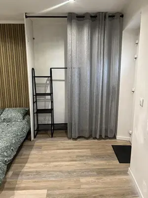 Un ou plusieurs lits dans un hébergement de l'établissement Charmant Studio Mantes-La-Jolie