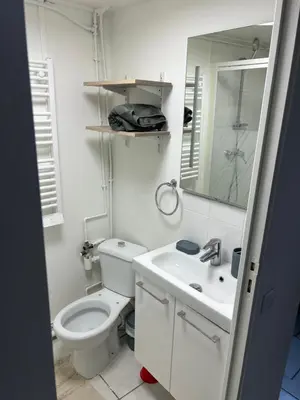 Salle de bains dans l'établissement Appartement meublé indépendant Parking privé Proche gare & Paris