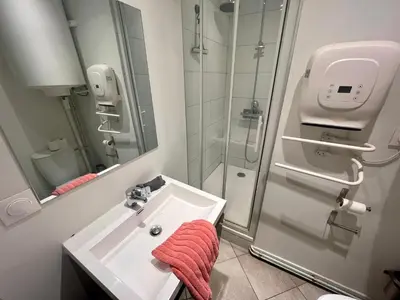 Salle de bains dans l'établissement Super Atypique T1 - 007