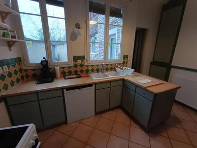 Cuisine ou kitchenette dans l'établissement La parenthèse de Forges les eaux