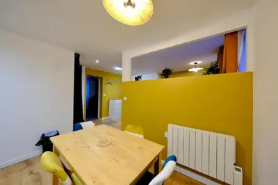 Coin salon dans l'établissement Elbeuf - Appartement moderne pour 4