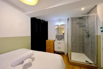 Salle de bains dans l'établissement Elbeuf - Appartement moderne pour 4
