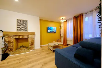 Télévision ou salle de divertissement dans l'établissement Elbeuf - Appartement moderne pour 4