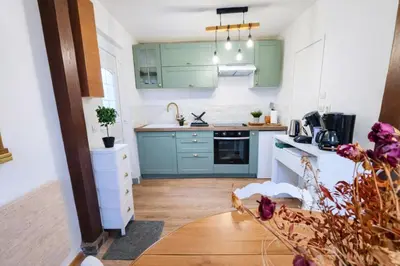 Cuisine ou kitchenette dans l'établissement Maison T3- accès voie verte et transports