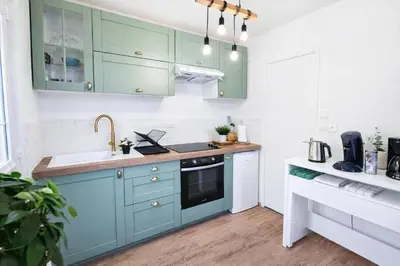 Cuisine ou kitchenette dans l'établissement Maison T3- accès voie verte et transports