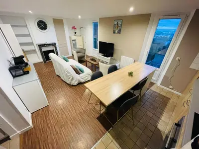 Télévision ou salle de divertissement dans l'établissement Havre de paix à Rouen duplex lumineux avec vue - 415