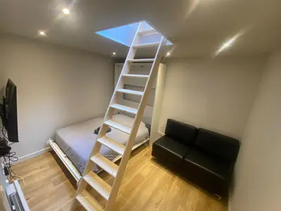 Télévision ou salle de divertissement dans l'établissement Appartement chic - terrasse en plein ciel - 004