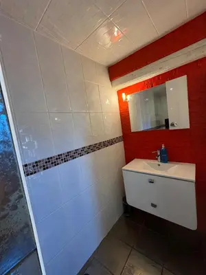Salle de bains dans l'établissement La Maxipontaine