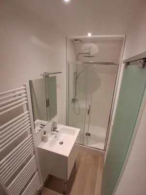 Salle de bains dans l'établissement Studio meublé à la campagne