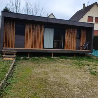 Le cocon normand studio de jardin et son écrin de verdure
