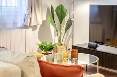 Coin salon dans l'établissement Matisse élégant F2 proche Vieux-Marché