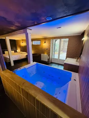 Un ou plusieurs lits dans un hébergement de l'établissement Le Cupidon & Spa